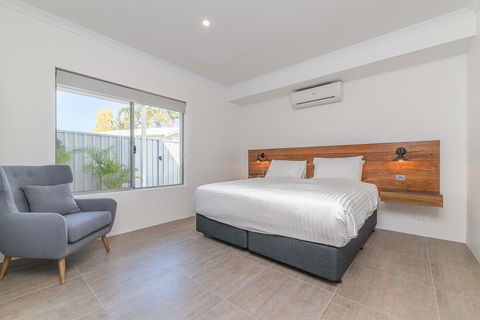 Karrinyup Waters Luxury House Rental - Accommodation Port Hedland 11