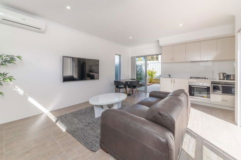 Karrinyup Waters Luxury House Rental - Accommodation Port Hedland 4