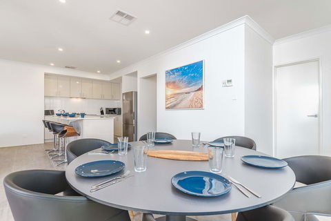 Karrinyup Waters Luxury House Rental - Accommodation Port Hedland 1