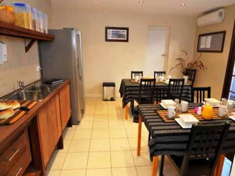 Waikiki Beach Bed And Breakfast - Accommodation Port Hedland 13