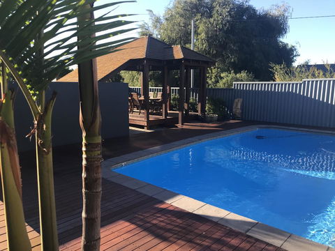Waikiki Beach Bed And Breakfast - Accommodation Port Hedland 1
