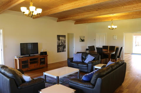 Burton Farmhouse - Accommodation Port Hedland 12
