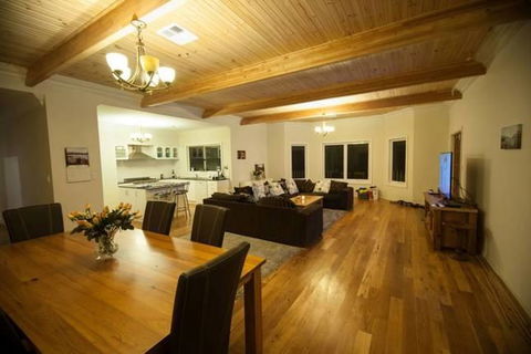 Burton Farmhouse - Accommodation Port Hedland 9