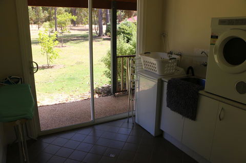 Burton Farmhouse - Accommodation Port Hedland 2