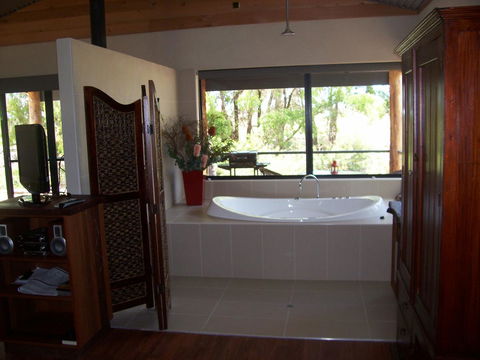 SilverSprings Spa Retreat Pet Friendly Cottages And Glampings - Accommodation Port Hedland 12