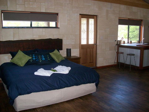 SilverSprings Spa Retreat Pet Friendly Cottages And Glampings - Accommodation Port Hedland 6