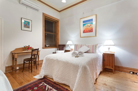 Annie's Victorian Terrace Accommodation Fremantle - Accommodation Port Hedland 11