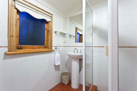Annie's Victorian Terrace Accommodation Fremantle - Accommodation Port Hedland 27