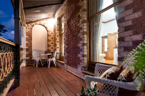 Annie's Victorian Terrace Accommodation Fremantle - Accommodation Port Hedland 7
