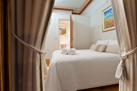 Annie's Victorian Terrace Accommodation Fremantle - Accommodation Port Hedland 17