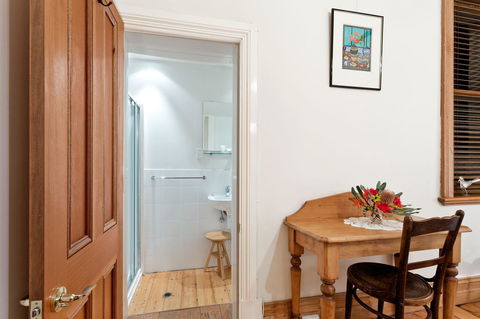 Annie's Victorian Terrace Accommodation Fremantle - Accommodation Port Hedland 12
