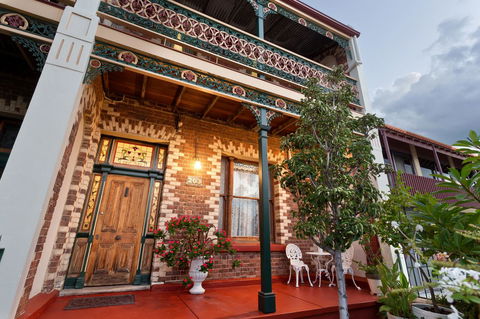 Annie's Victorian Terrace Accommodation Fremantle - Accommodation Port Hedland 24