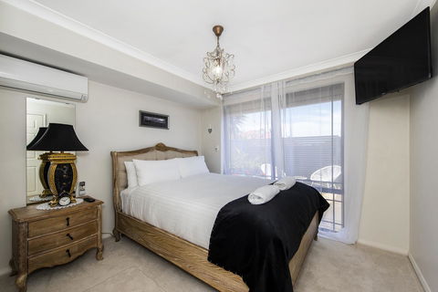 Scarborough Villa On Duke - Accommodation Port Hedland 4