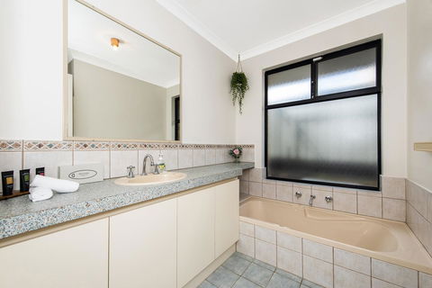 Scarborough Villa On Duke - Accommodation Port Hedland 14