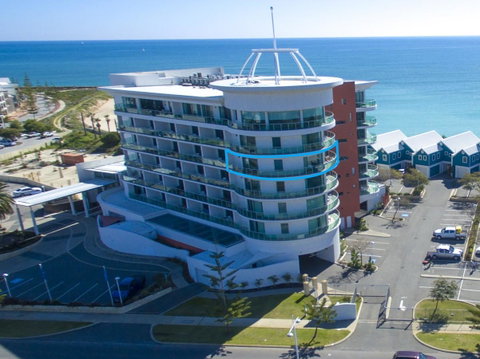 A 406 FANTASTIC OCEAN BEACH And MARINA VIEW APT - MANDURAH - Accommodation Port Hedland 24