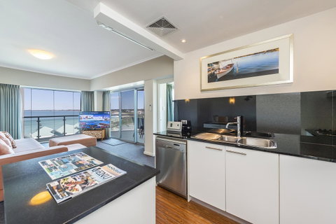 A 406 FANTASTIC OCEAN BEACH And MARINA VIEW APT - MANDURAH - Accommodation Port Hedland 18