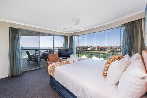 A 406 FANTASTIC OCEAN BEACH And MARINA VIEW APT - MANDURAH - Accommodation Port Hedland 13