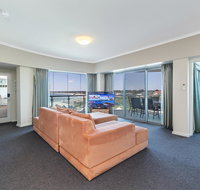 A 406 FANTASTIC OCEAN BEACH and MARINA VIEW APT AT SEASHELLS RESORT - Accommodation Port Hedland