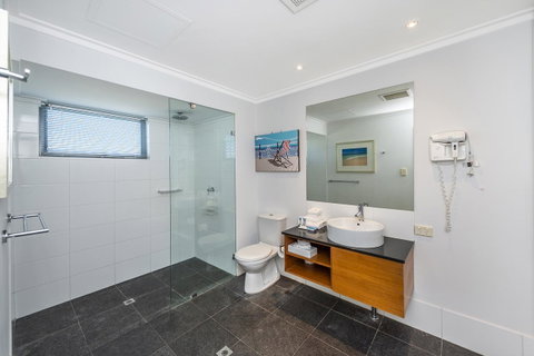 A 406 FANTASTIC OCEAN BEACH And MARINA VIEW APT - MANDURAH - Accommodation Port Hedland 16