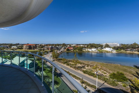 A 406 FANTASTIC OCEAN BEACH And MARINA VIEW APT - MANDURAH - Accommodation Port Hedland 11