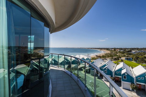 A 406 FANTASTIC OCEAN BEACH And MARINA VIEW APT - MANDURAH - Accommodation Port Hedland 9