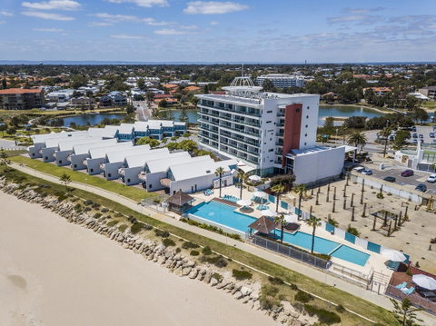A 406 FANTASTIC OCEAN BEACH And MARINA VIEW APT - MANDURAH - Accommodation Port Hedland 7
