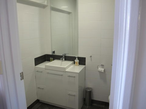 Studio 204 With Harbour, Ocean And Sunset Views From The Balcony - Accommodation Port Hedland 21