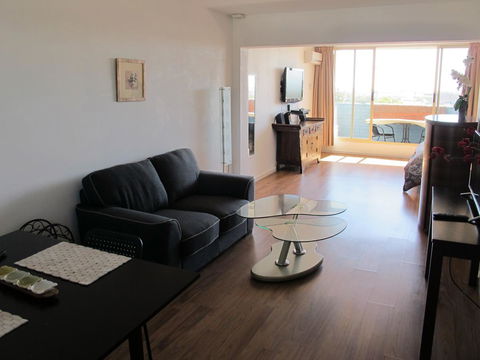 Studio 204 With Harbour, Ocean And Sunset Views From The Balcony - Accommodation Port Hedland 8