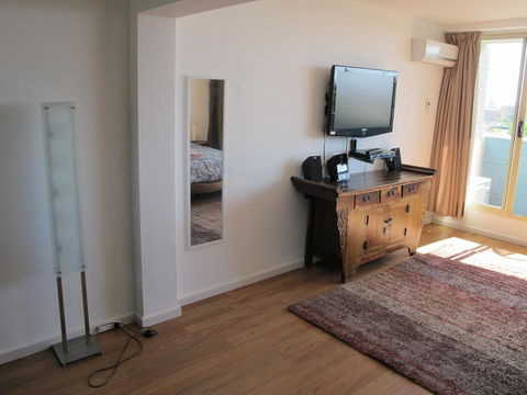 Studio 204 With Harbour, Ocean And Sunset Views From The Balcony - Accommodation Port Hedland 14