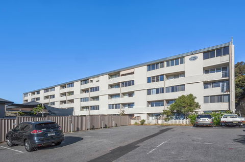 Studio 204 With Harbour, Ocean And Sunset Views From The Balcony - Accommodation Port Hedland 25