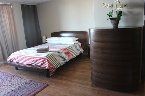 Studio 204 With Harbour, Ocean And Sunset Views From The Balcony - Accommodation Port Hedland 16