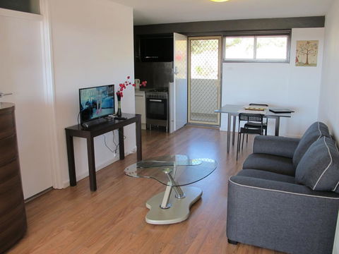 Studio 204 With Harbour, Ocean And Sunset Views From The Balcony - Accommodation Port Hedland 9