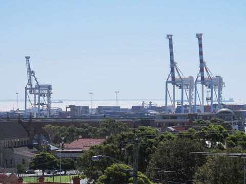 Studio 204 With Harbour, Ocean And Sunset Views From The Balcony - Accommodation Port Hedland 11
