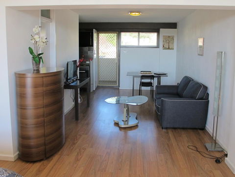 Studio 204 With Harbour, Ocean And Sunset Views From The Balcony - Accommodation Port Hedland 3