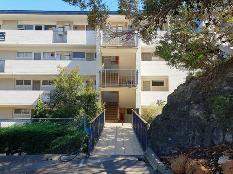 Studio 204 With Harbour, Ocean And Sunset Views From The Balcony - Accommodation Port Hedland 17