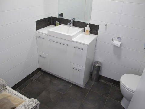 Studio 204 With Harbour, Ocean And Sunset Views From The Balcony - Accommodation Port Hedland 5