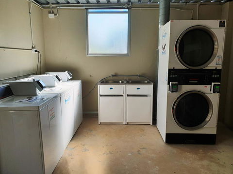 Studio 204 With Harbour, Ocean And Sunset Views From The Balcony - Accommodation Port Hedland 24