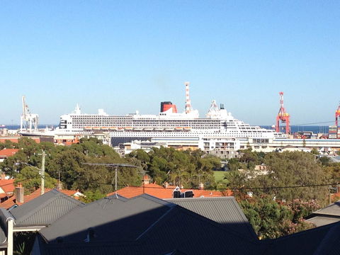 Studio 204 With Harbour, Ocean And Sunset Views From The Balcony - Accommodation Port Hedland 12