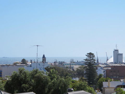Studio 204 With Harbour, Ocean And Sunset Views From The Balcony - Accommodation Port Hedland 13