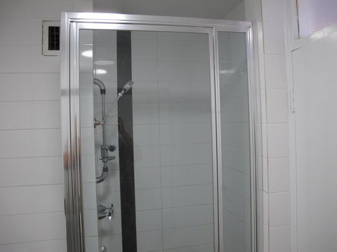 Studio 204 With Harbour, Ocean And Sunset Views From The Balcony - Accommodation Port Hedland 23