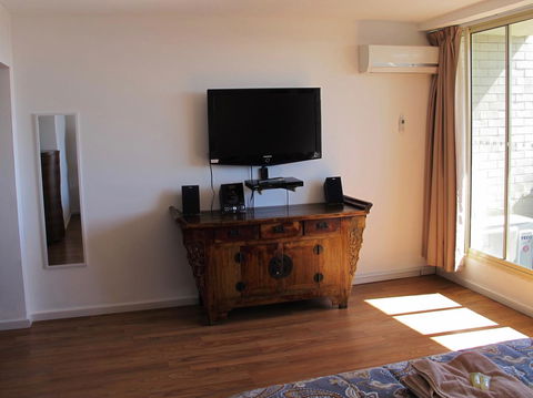 Studio 204 With Harbour, Ocean And Sunset Views From The Balcony - Accommodation Port Hedland 7