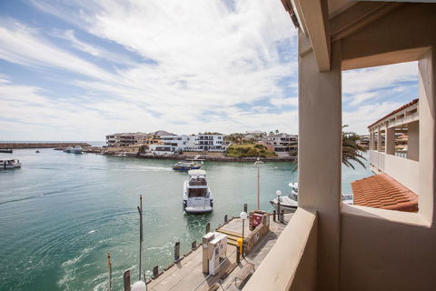The Marina Hotel - Mindarie - Accommodation Port Hedland 2