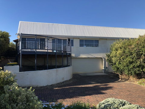 Halls Head Beach House - Accommodation Port Hedland 1