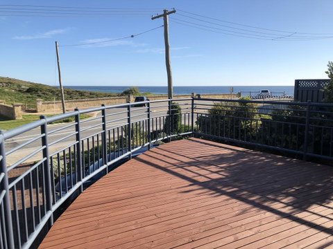 Halls Head Beach House - Accommodation Port Hedland 0
