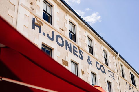 The Henry Jones Art Hotel - Accommodation Port Hedland 0