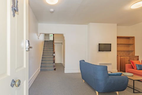 4 Bedroom House - Hobart CBD - Free Parking - Free WIFI - Accommodation Port Hedland 21