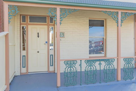 4 Bedroom House - Hobart CBD - Free Parking - Free WIFI - Accommodation Port Hedland 25