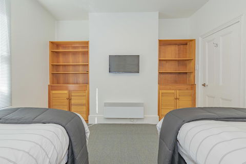 4 Bedroom House - Hobart CBD - Free Parking - Free WIFI - Accommodation Port Hedland 15