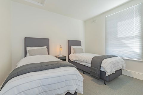 4 Bedroom House - Hobart CBD - Free Parking - Free WIFI - Accommodation Port Hedland 23