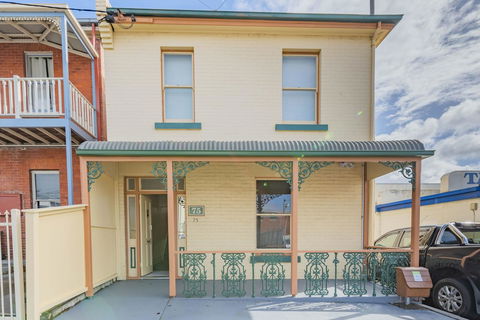 4 Bedroom House - Hobart CBD - Free Parking - Free WIFI - Accommodation Port Hedland 14